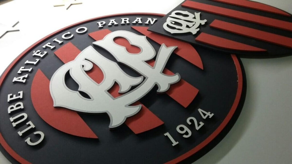 Novo escudo do Atlético-PR: virou tendência modernizar? - vitrine