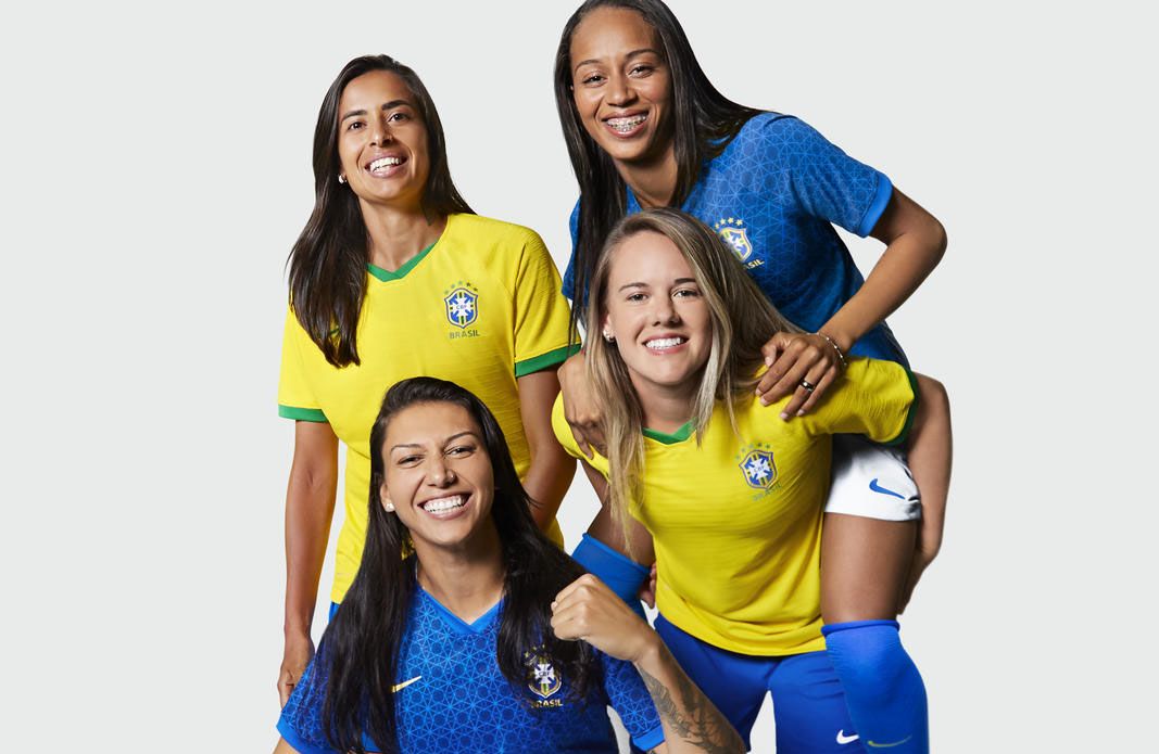 Brasil  National Team Kit Adressa Alves Andressinha Bia Zaneratto Adriana lien   capa