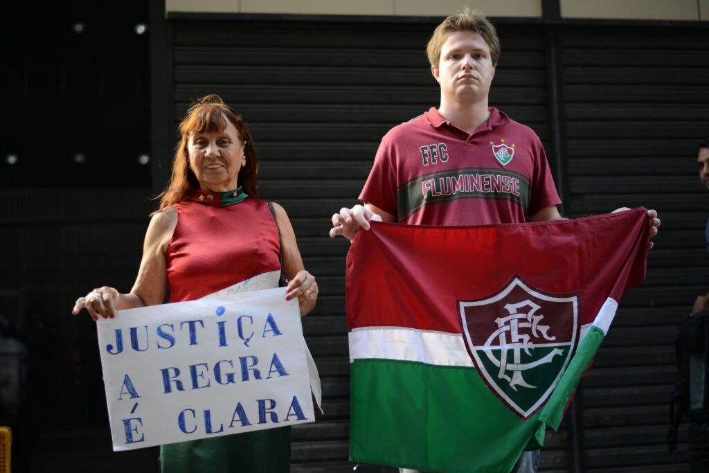 Fluminense não quer ser chamado de TAPETENSE - vitrine