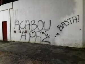 Clube tem sede pichada durante boa fase? Tem explicação!