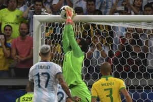 Alisson candidato a melhor jogador do mundo?