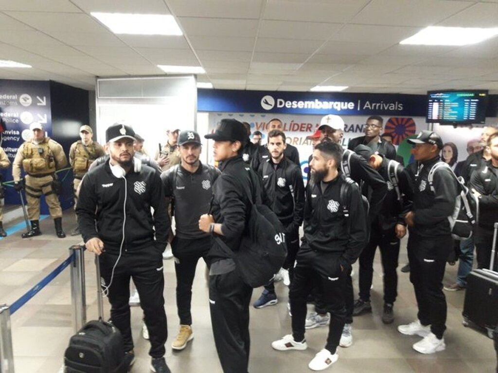 Jogadores do Figueirense não entram em campo em protesto! E tome WO! - vitrine