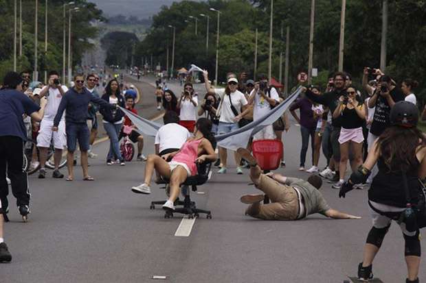 Corrida de Cadeira de Escritório: só bagunça!